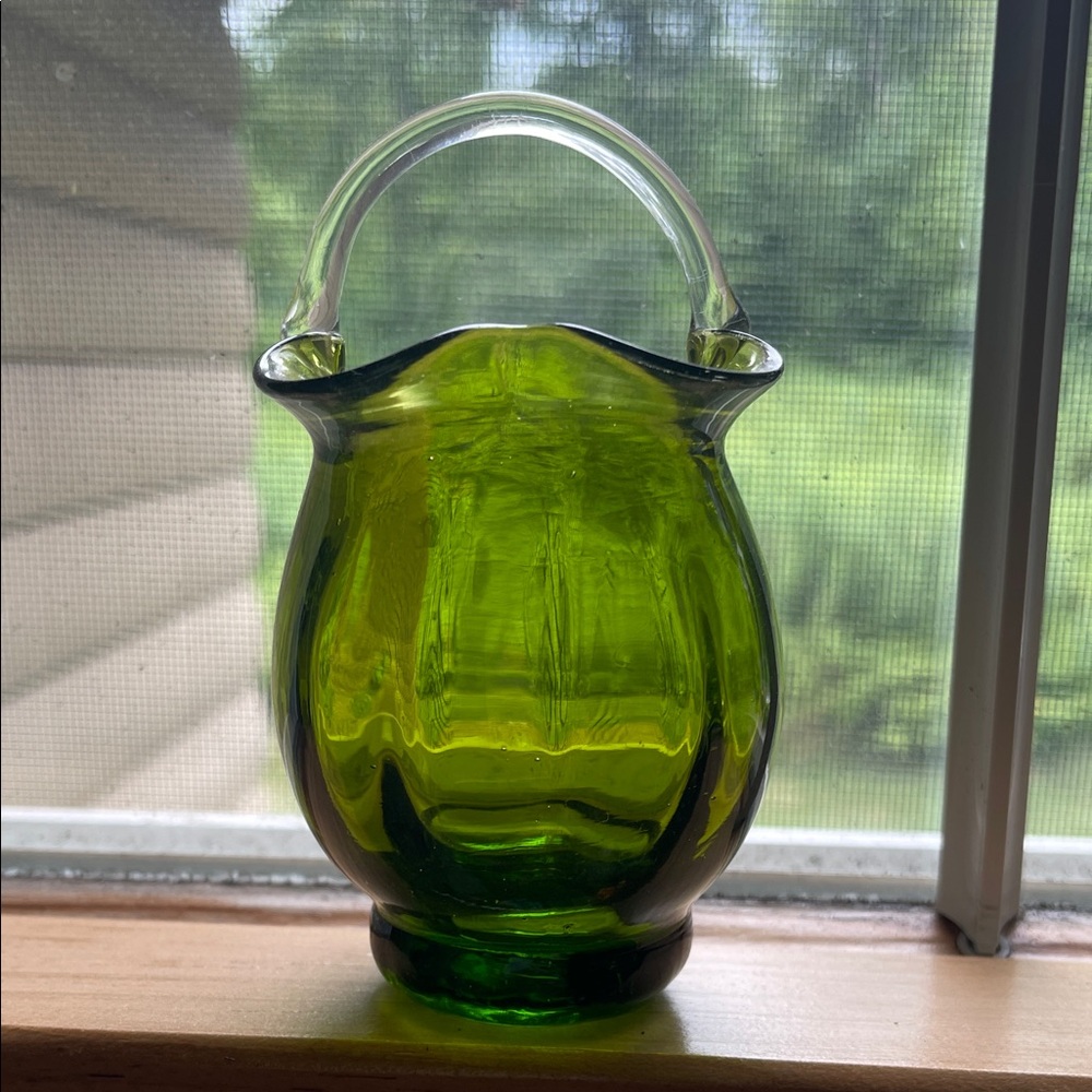Elegant Green Glass Art Vase